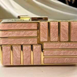 SOBRE METAL DORADO DETALLE ROSA