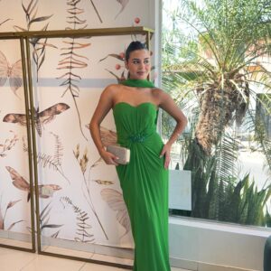 VESTIDO VERDE ESTRAPLES CON APLIQUE Y SHAL TALLE M