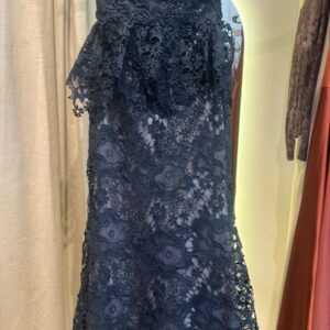 VESTIDO AZUL MARINO ESTRAPLES PEPLUM ENCAJE TALLE P