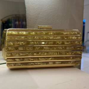 SOBRE DORADO DETALLE MARRON