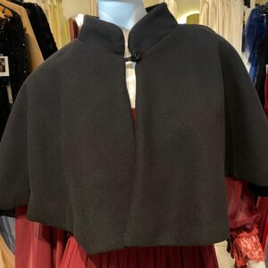 ESTOLA NEGRA CON CUELLO