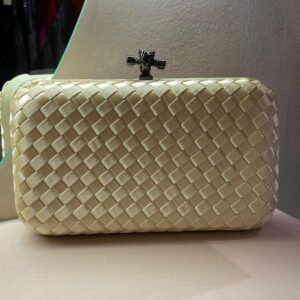 SOBRE BEIGE CUADRITOS