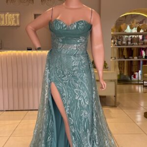 ALQUILER VESTIDO VERDE ESTRAPLES CAPAS ATRAS TALLE XG