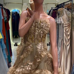 ALQUILER VESTIDO DORADO DETALLE BORDADO TALLE P