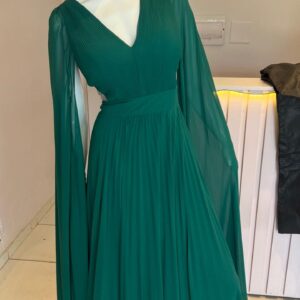 ALQUILER VESTIDO VERDE PLIZADO MANGA CAPAS TALLE M