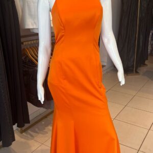 ALQUILER VESTIDO NARANJA CUELLO HALTER TALLE P