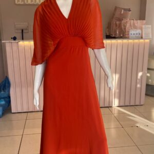 ALQUILER VESTIDO TERRACOTA MANGAS PLIZADAS TALLE XG