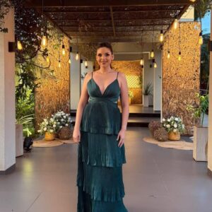 ALQUILER VESTIDO VERDE CAPAS PLIZADO TALLE M