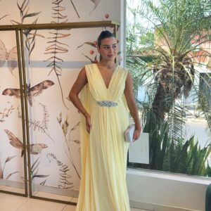 ALQUILER VESTIDO AMARILLO GASA APLIQUE MANGAS CAPA TALLE G