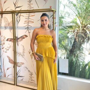 ALQUILER VESTIDO MOSTAZA PLIZADO TIPO PEPLUM TALLE G