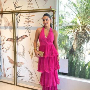 ALQUILER VESTIDO FUCSIA PLISADO CAPAS HALTER TALLE M