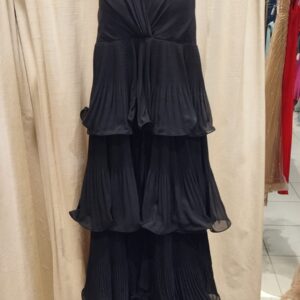 ALQUILER VESTIDO NEGRO CAPAS PLIZADO HALTER