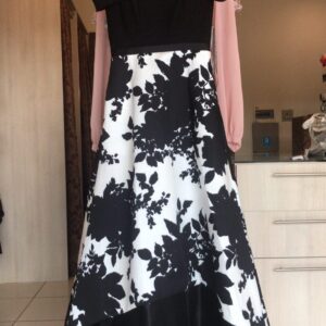 ALQUILER VESTIDO MIDI NEGRO ESTAMPADO TALLE P