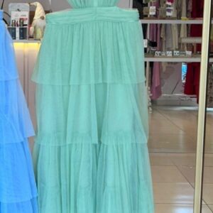 ALQUILER VESTIDO VERDE MENTA TUL CAPAS TALLE M