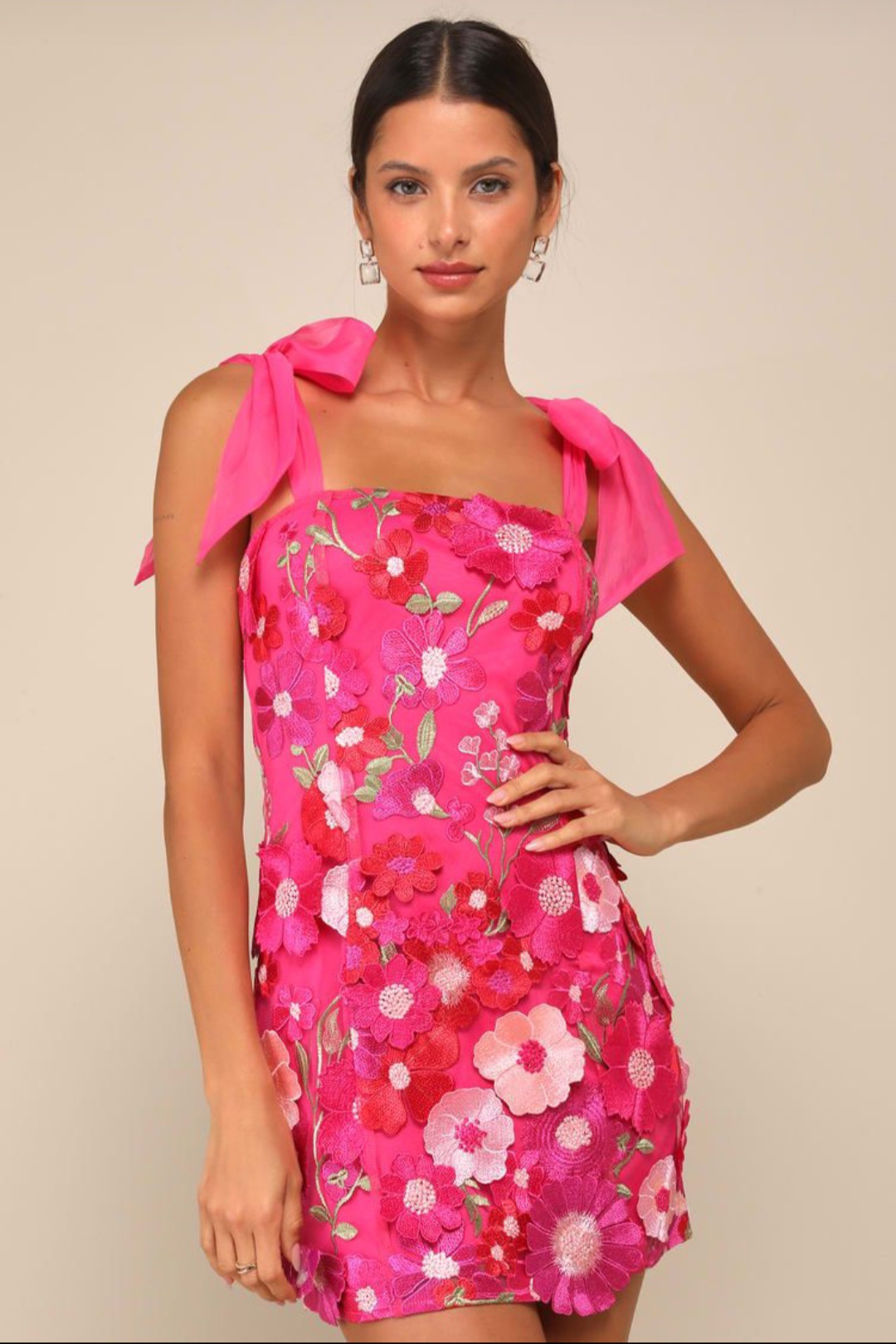 ALQUILER VESTIDO ROSA CORTO FLORES 3D TALLE P