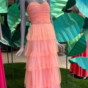 ALQUILER VESTIDO CORAL ESTRAPLES CAPAS TUL TALLE M