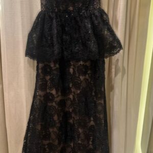 ALQUILER VESTIDO NEGRO ENCAJE ESTRAPLES TALLE P
