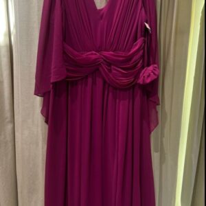 ALQUILER VESTIDO MAGENTA MANGA CAPA PLIZADO EN PECHO TALLE G