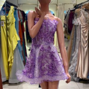 ALQUILER VESTIDO LAVANDA DETALLE BORDADO CORTO TALLE M