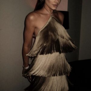 ALQUILER VESTIDO BEIGE FLECOS MIDI TALLE P